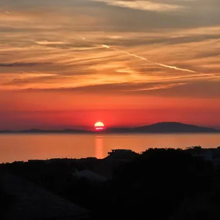 Appartamento Charming In With Pool Makarska