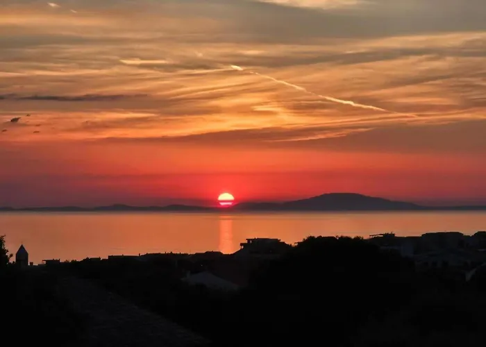 Appartamento Charming In With Pool Makarska